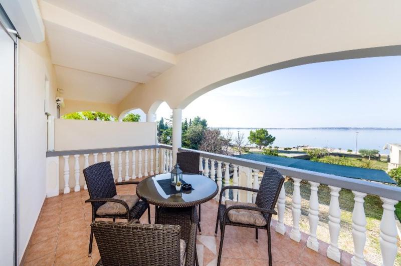 Apartment Nin - Vrsi At The Beach Esterno foto